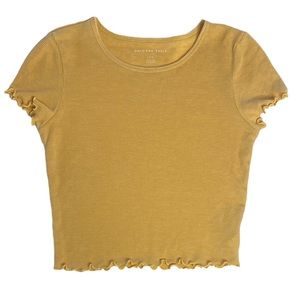 Gold American Eagle cropped tee! 🌞